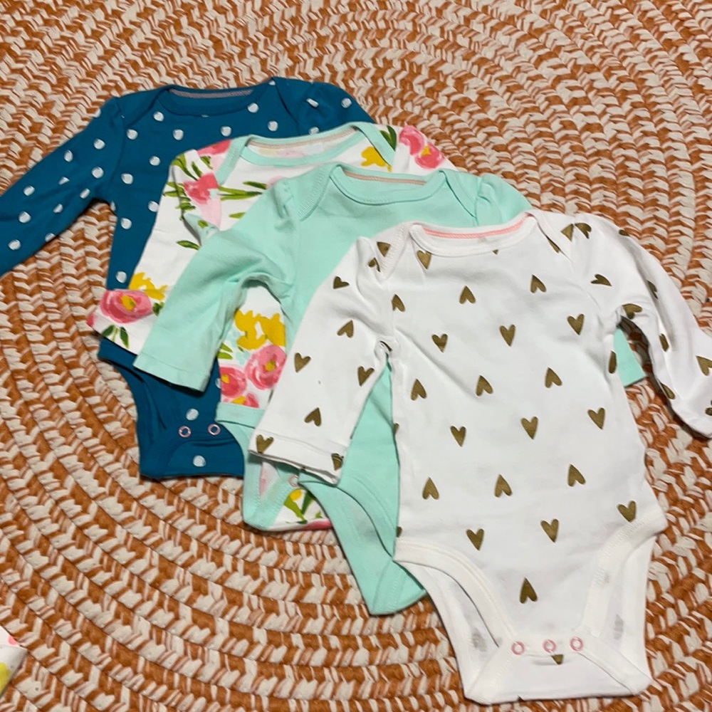 Onesie set. NWOT “BUNDLE 4+ FOR FREE SHIPPING”
